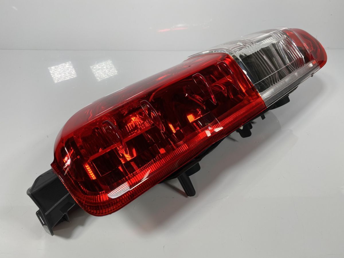 左テールランプ