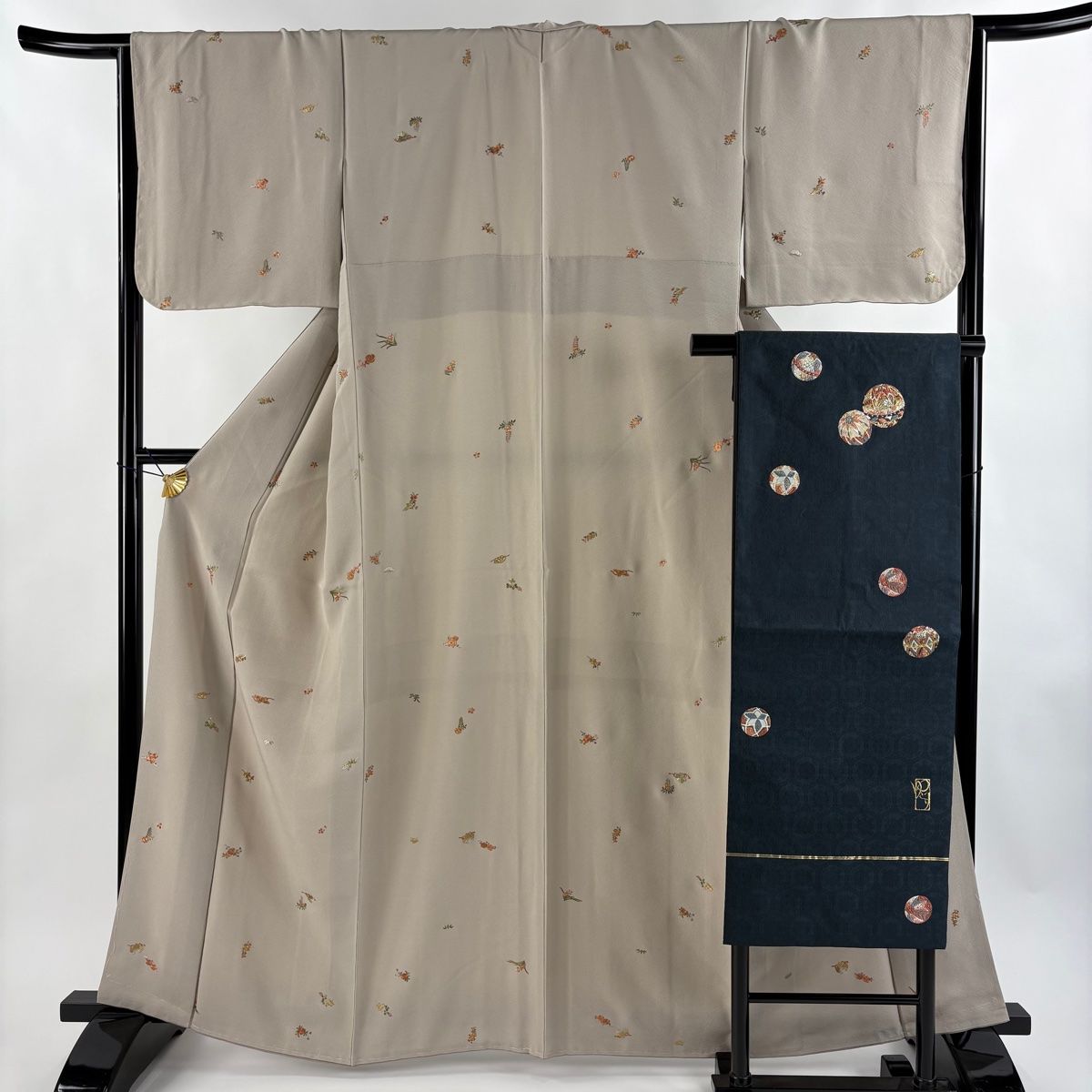 小紋 身丈163cm 裄丈65.5cm M 袷 名古屋帯セット 草花 宝尽くし 刺繍 金糸 灰茶 正絹 秀品