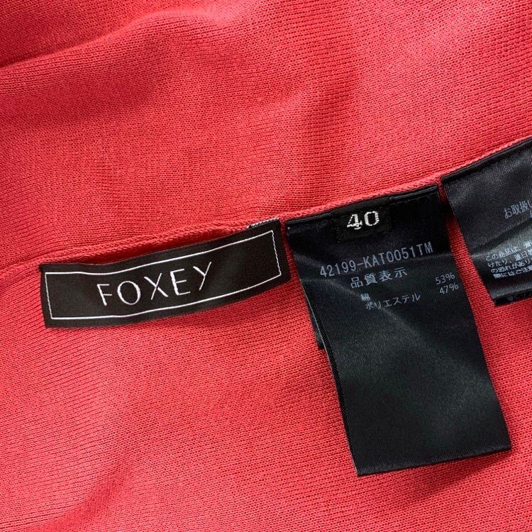 定価14万 FOXEY フォクシー ニットジャケット ロゴプレート 40 FOXEY フォクシー ニットトップ アフェット ロゴプレート ピンク