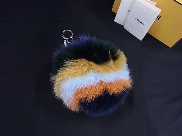✨未使用級 美品✨FENDI ポンポンチャーム FFロゴ ファー キーリング □新品□未使用□ FENDI フェンディ ポンポンチャーム ファー