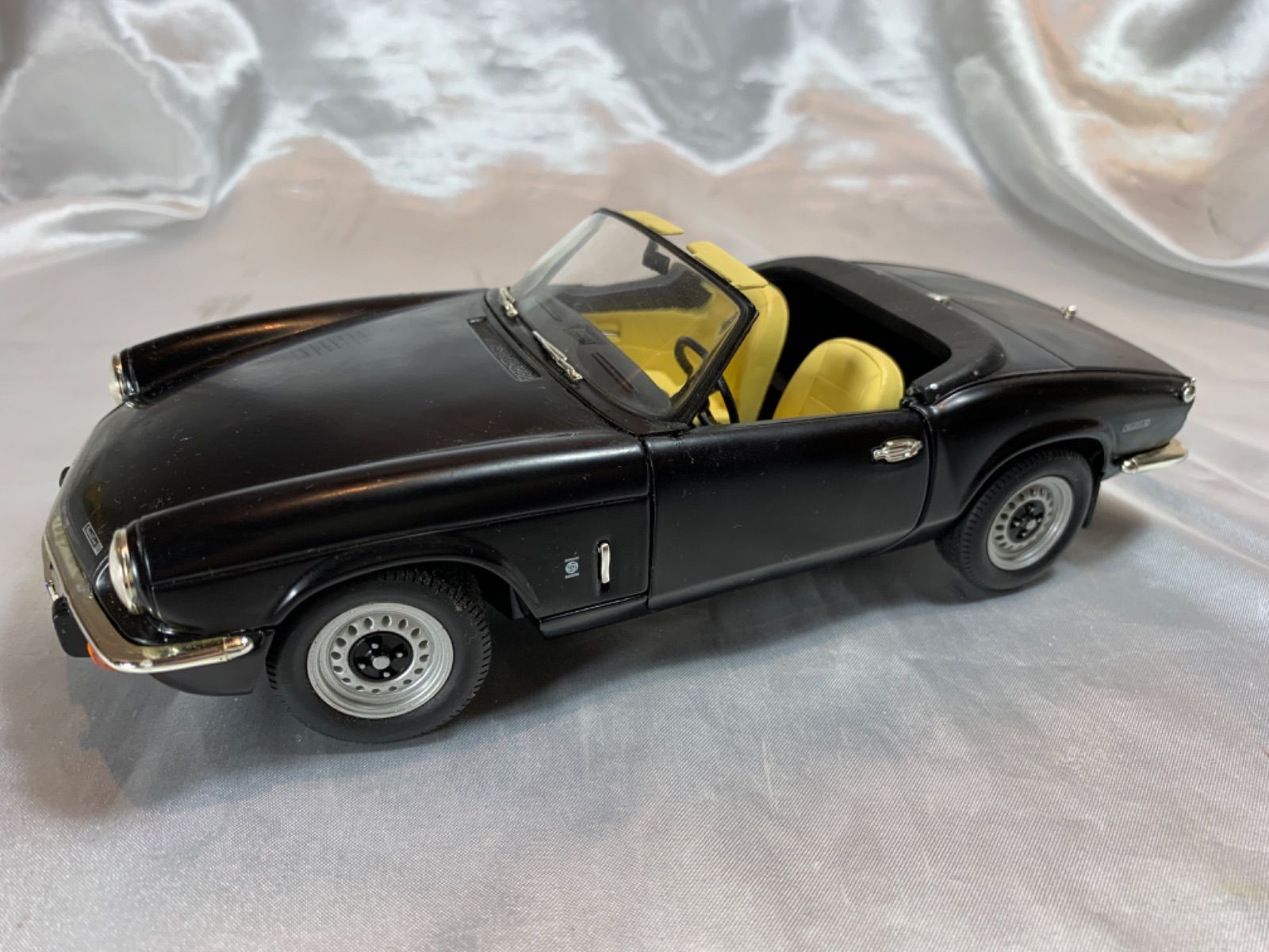 CHRONO 1/18 トライアンフ スピットファイア MK IV 1970 グレイ