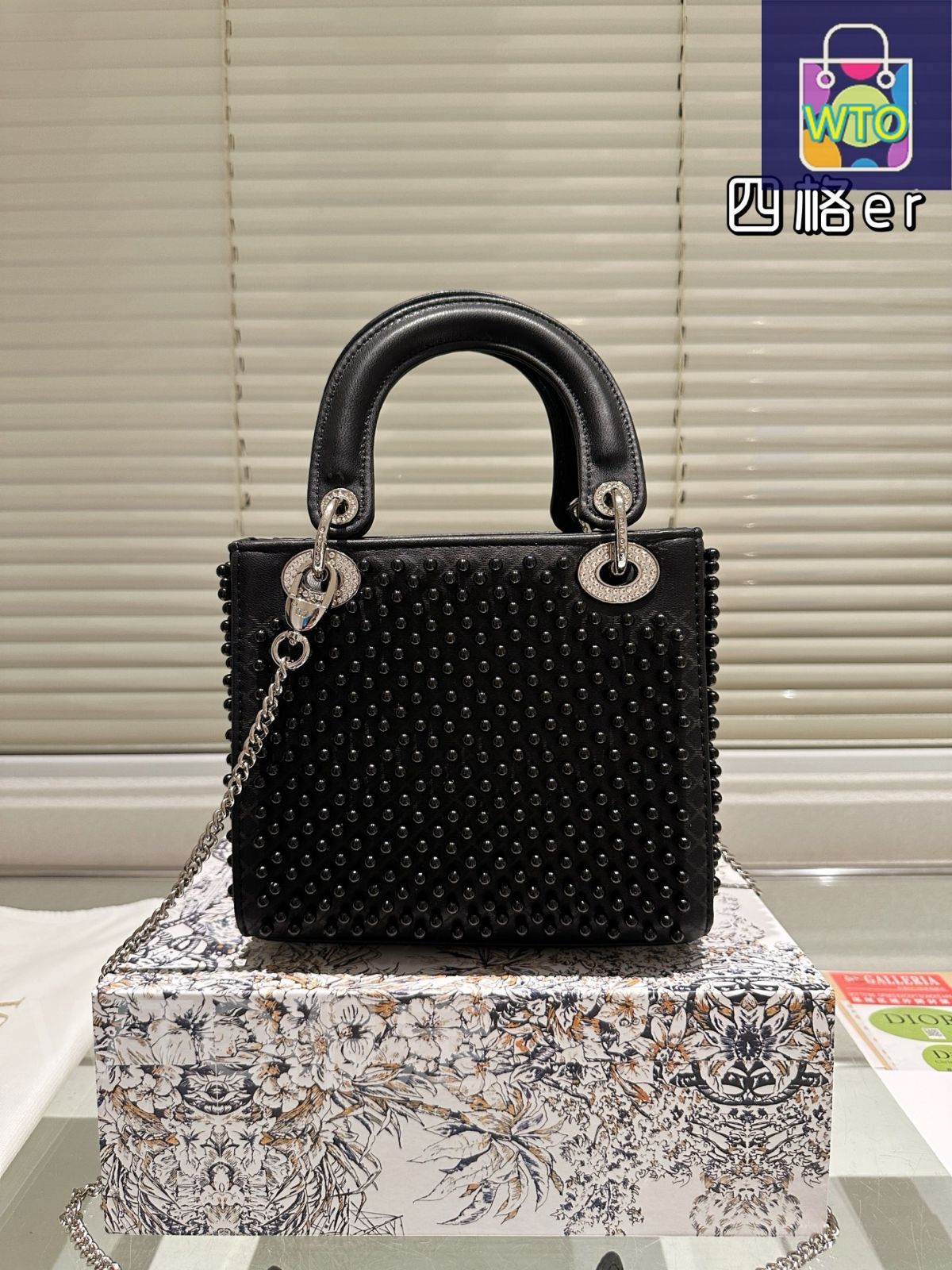今日特価】Dior Lady Dior Sheepskin Bag with Foldable Gift