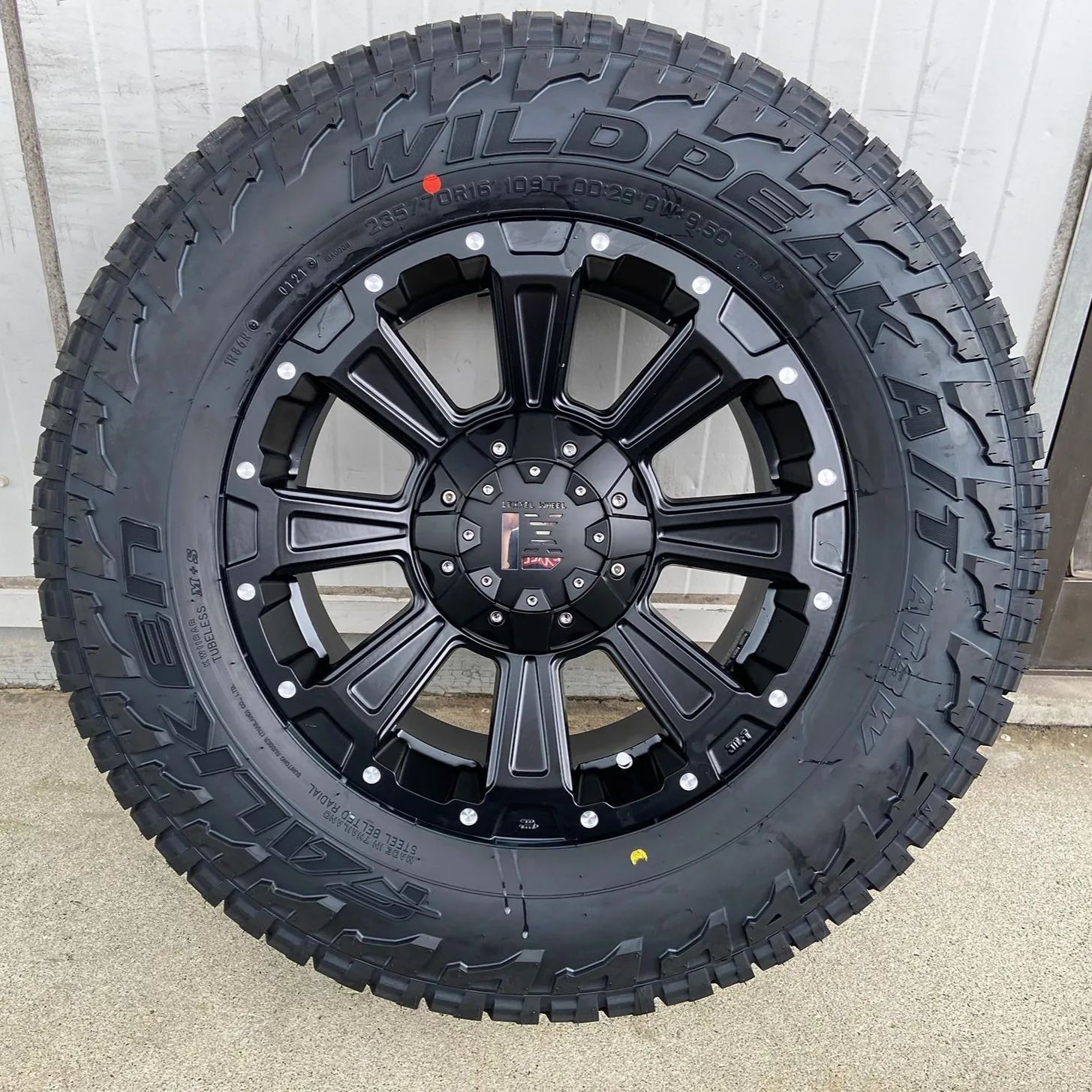 デリカ D5 エクストレイル RAV4 CX5 LEXXEL SwaGGer Old ファルケン ワイルドピーク AT3 225/75R16 タイヤホイールセット 16インチ