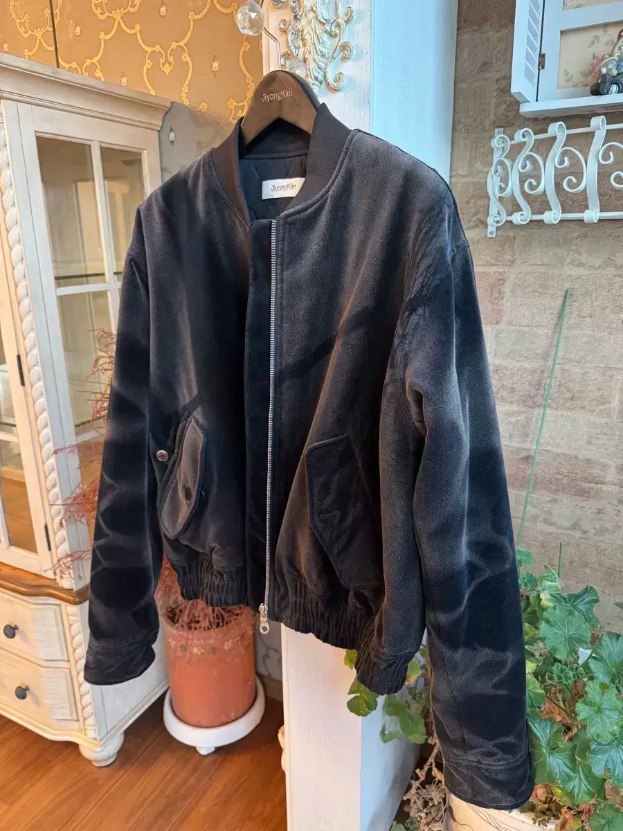 지용킴 22AW ツアーベルベット ブルゾン ブラック