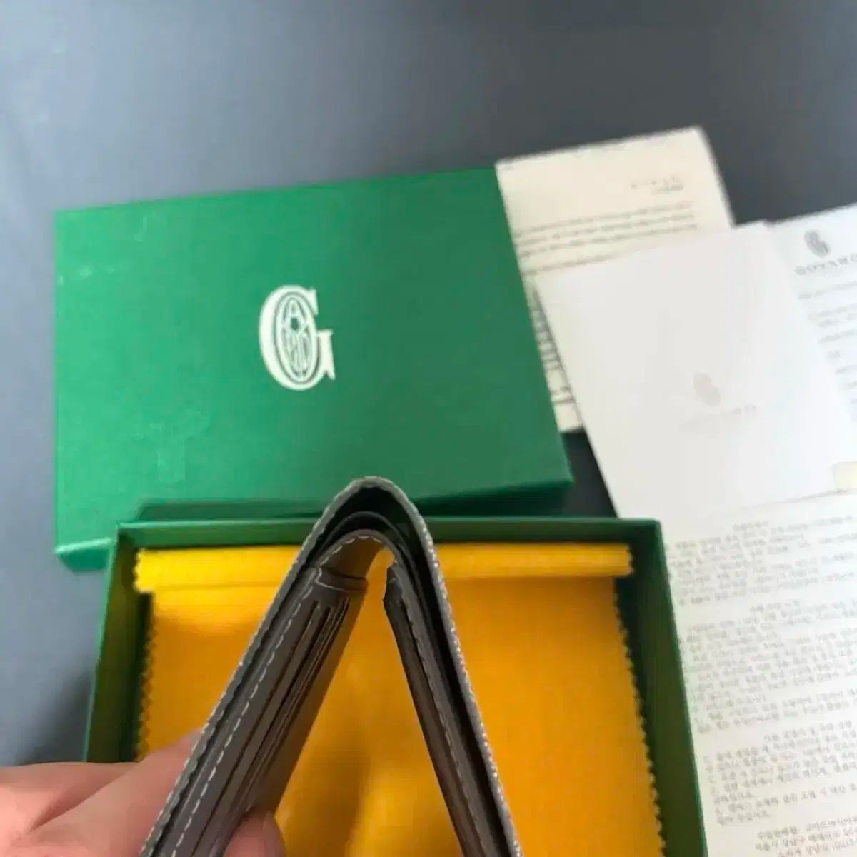 美品　GOYARD ゴヤール　ヴィクトワール　二つ折り財布　グレー 美品 GOYARD ゴヤール ヴィクトワール 二つ折り財布 グレー