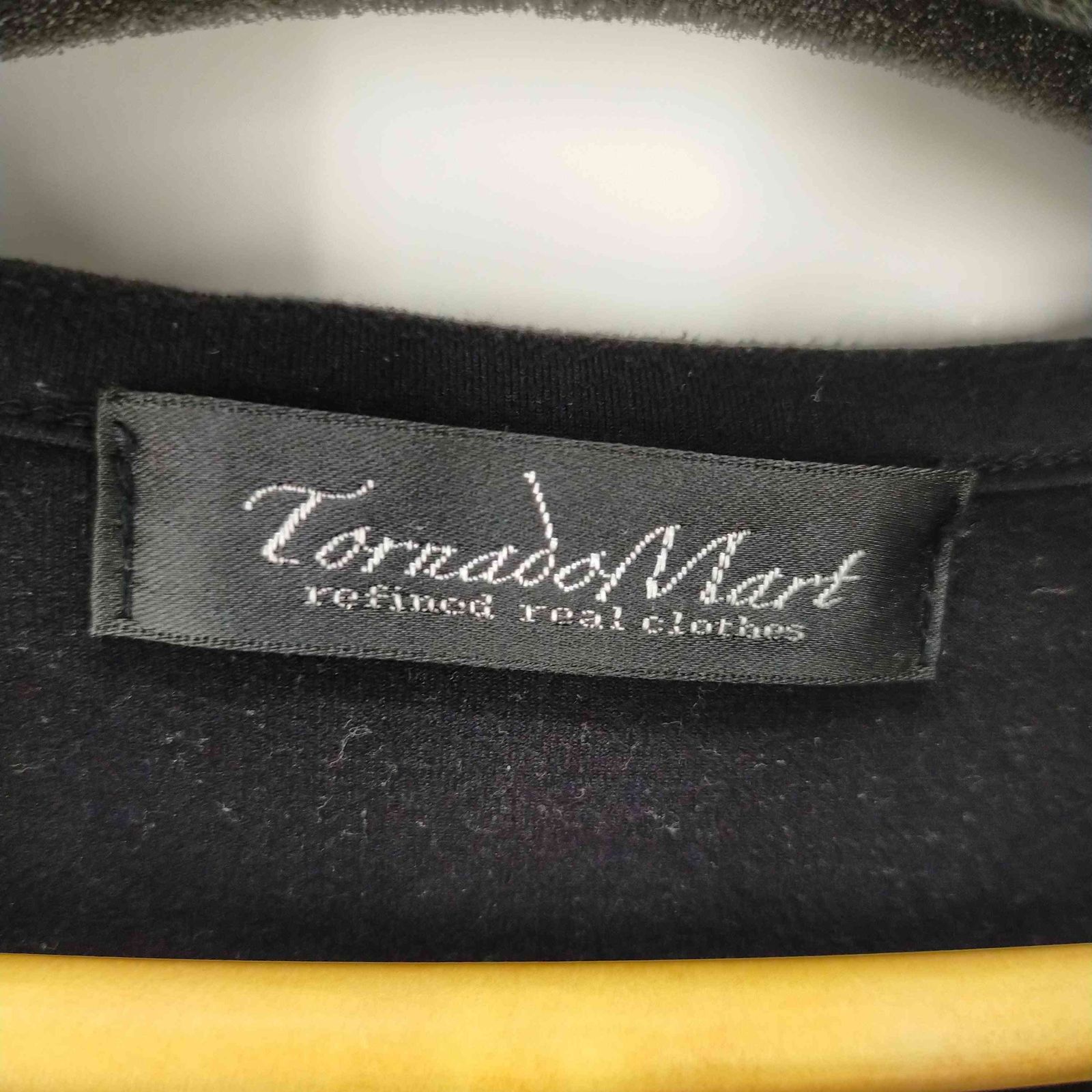 【極美品】TORNADO MART バックスローガンロングカットソー ロンt 極美品TORNADO MART バックスローガンロングカットソー ロンt ロンT