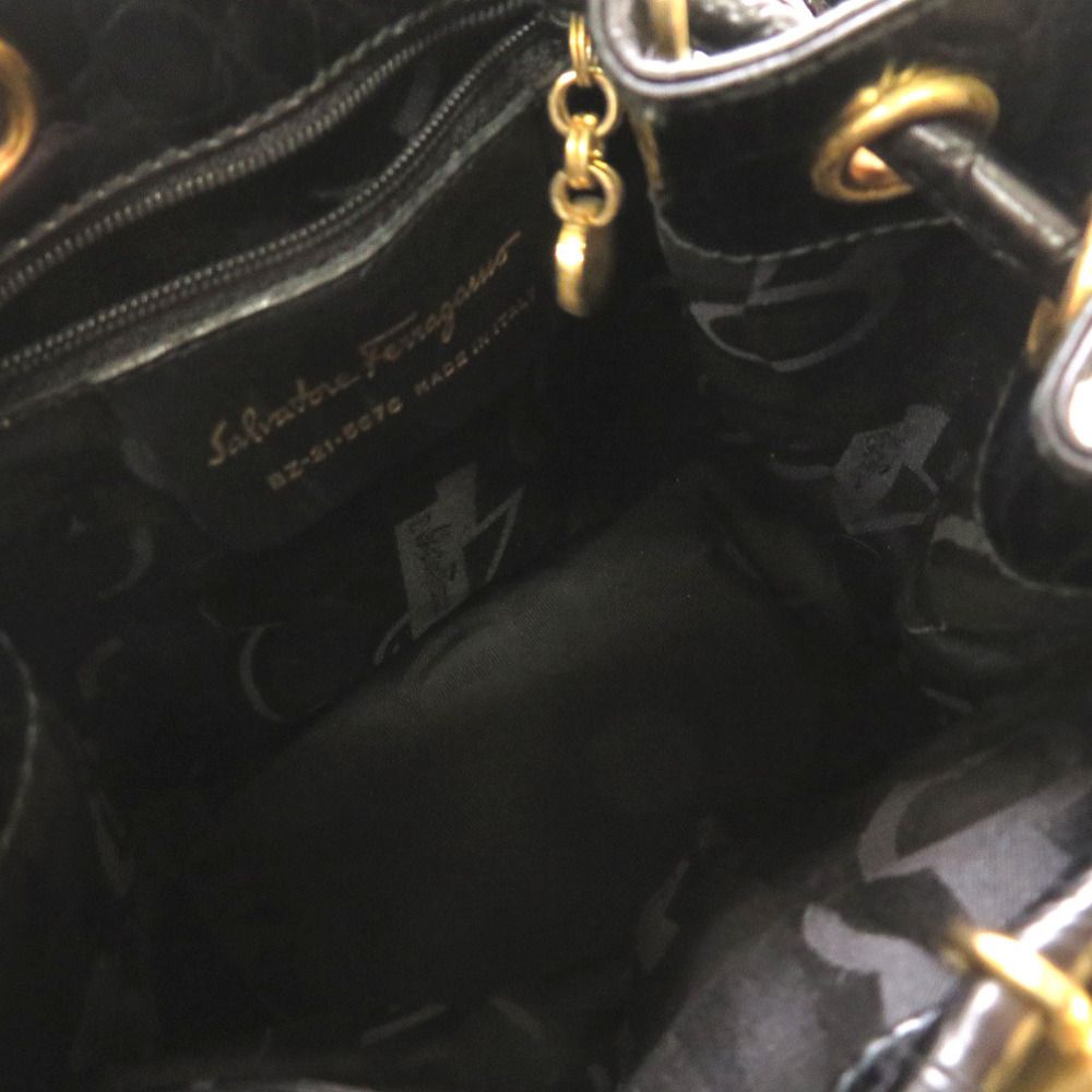 美品 サルヴァトーレ フェラガモ ヴァラリボン 型押しレザー ブラック  