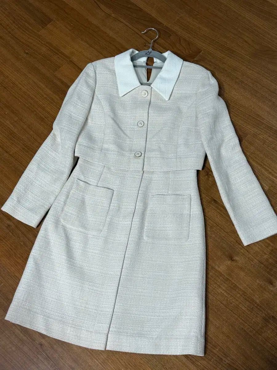 百貨店 Dewl ツイード ONE PIECE クリーム色 55