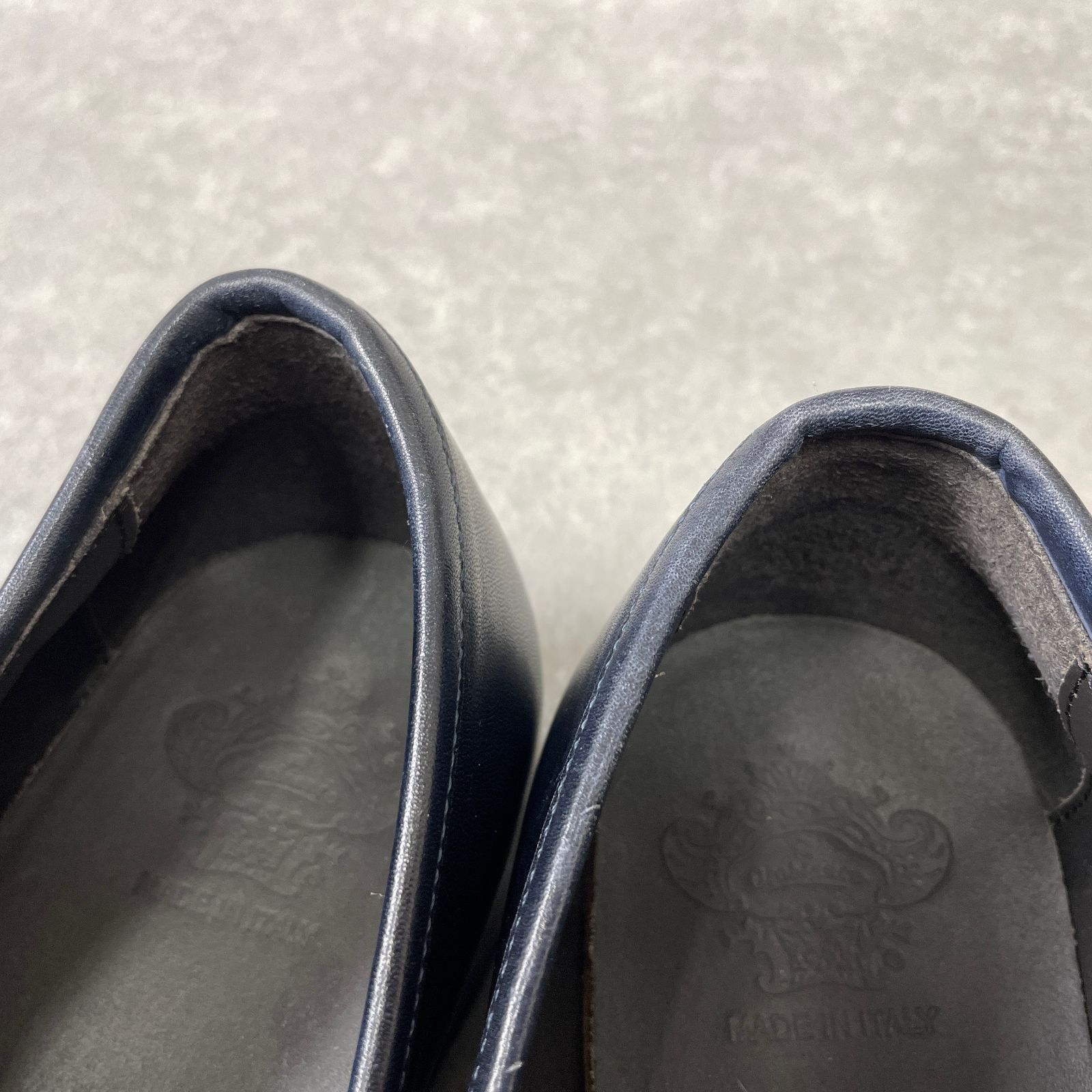 Orobianco スクエアトゥ コインローファー 革靴 made in ITALY オロビアンコ 汎用性の高いプレーントゥのレザーシューズ。  ほど良いボリューム感があり、カジュアルコーデにぴったり。 あなたは革靴派？スニーカー派？ # Orobianco #オロビアンコ #イタリア製 ...