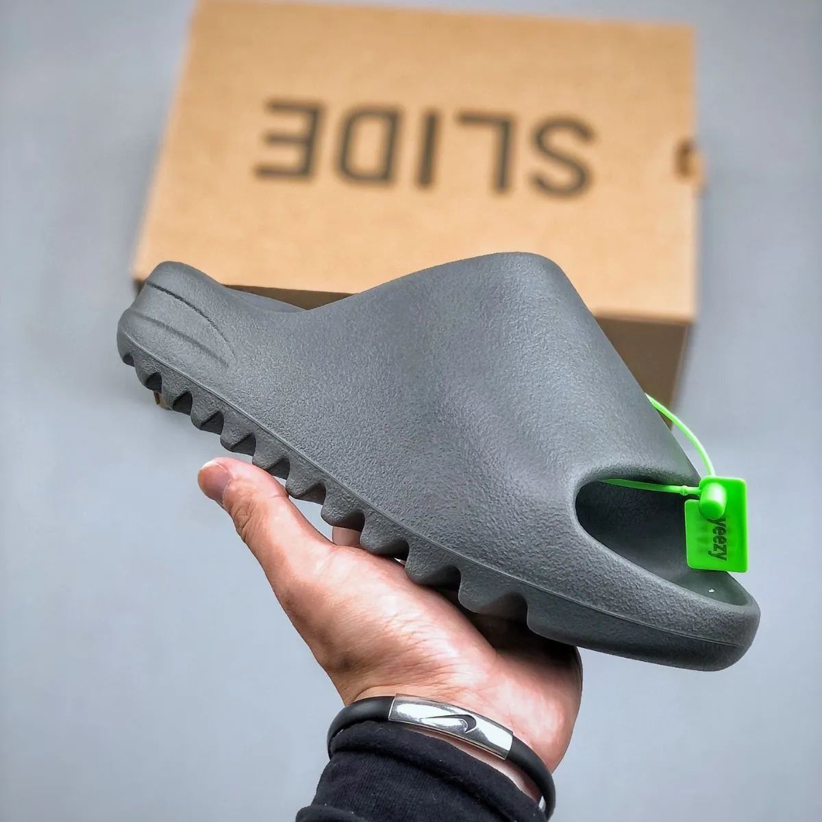 adidas YEEZY Slide Slate Grey サンダル Chinelo Adidas Yeezy Slide 