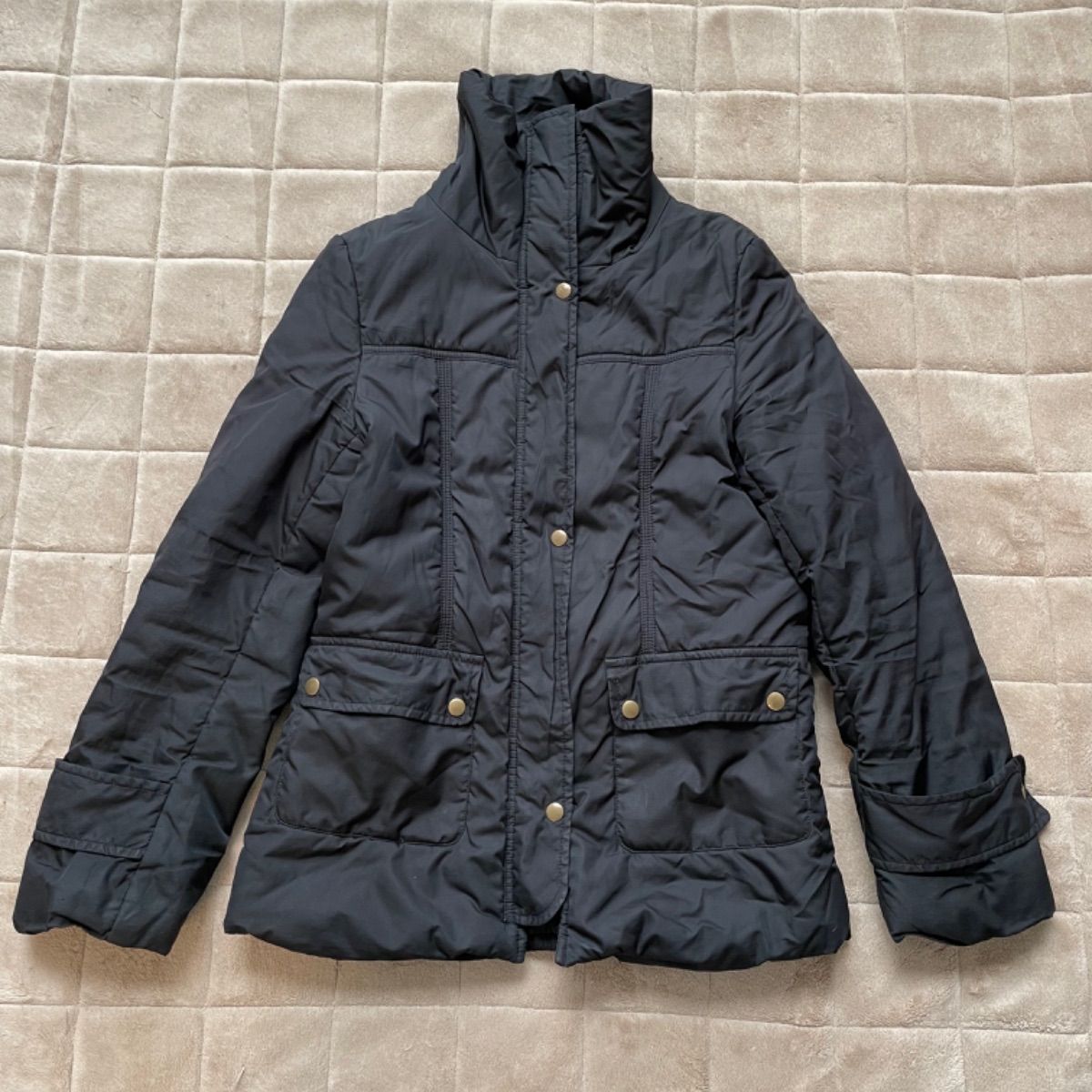 ウエストベルト付きネイビーのダウンジャケット