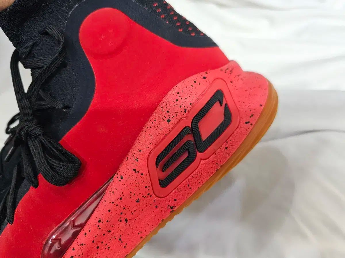 UNDER ARMOUR(アンダーアーマー) カリー 4 (ブラック&レッド