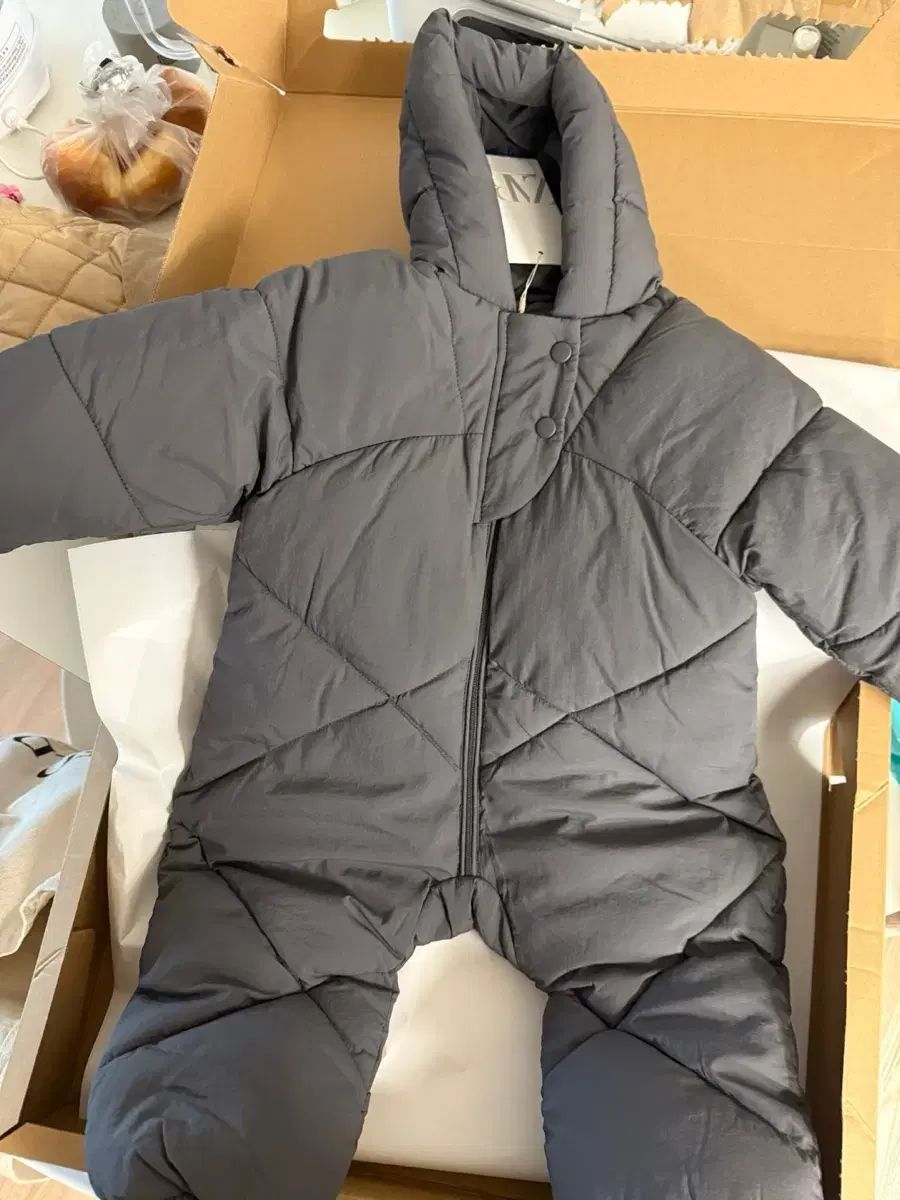 ZARA(ザラ) 離乳する 宇宙服 出品