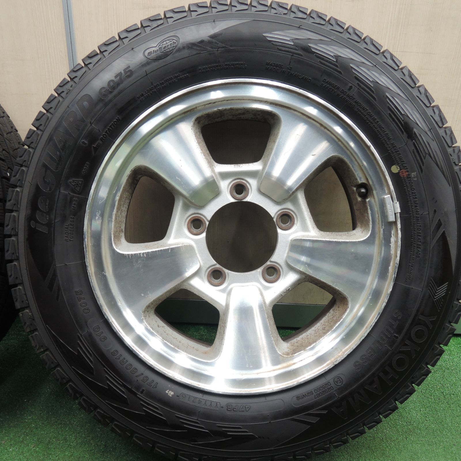 送料無料* バリ溝！9分☆スズキ ジムニー 純正 175/80R16 スタッドレス 