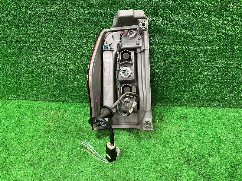 おまとめ 良品(平成30年3月) タント LA600 LA610S 右テールライト KOITO 220