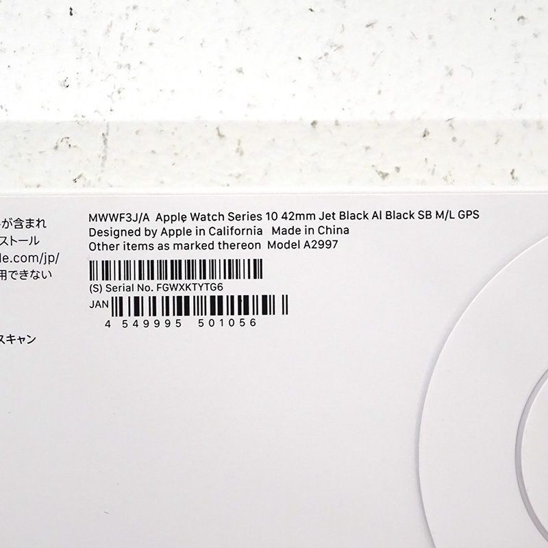 ジェットブラックアルミニウムケースとブラックスポーツバンド