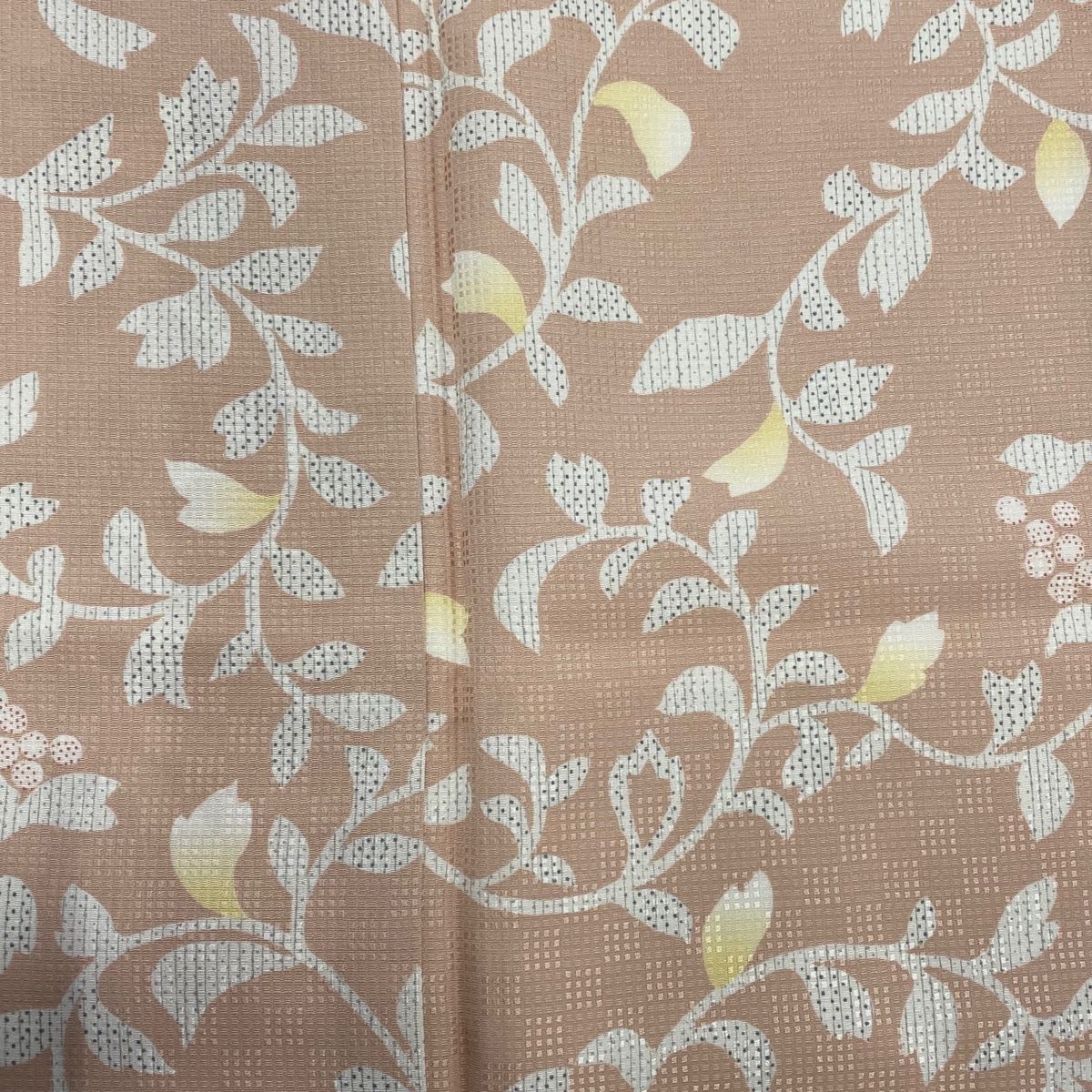 ピンクベージュ