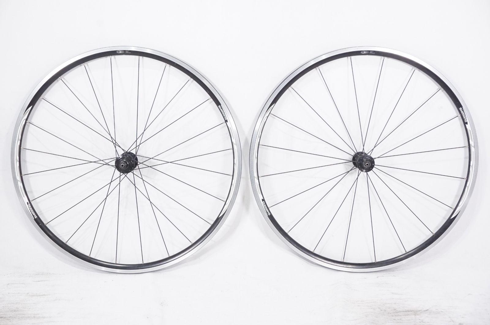 シマノ完組ホイールWH-R500 、10速スプロケ、タイヤ付き シマノ R500