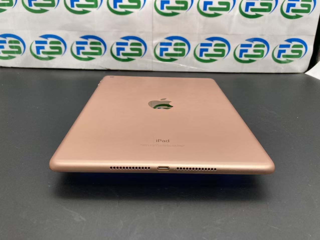 良品 iPad 第6世代 128GB ゴールド Wi-Fiモデル フレーム小傷 良品 iPad 第6世代 128GB ゴールド Wi-Fiモデル フレーム小傷