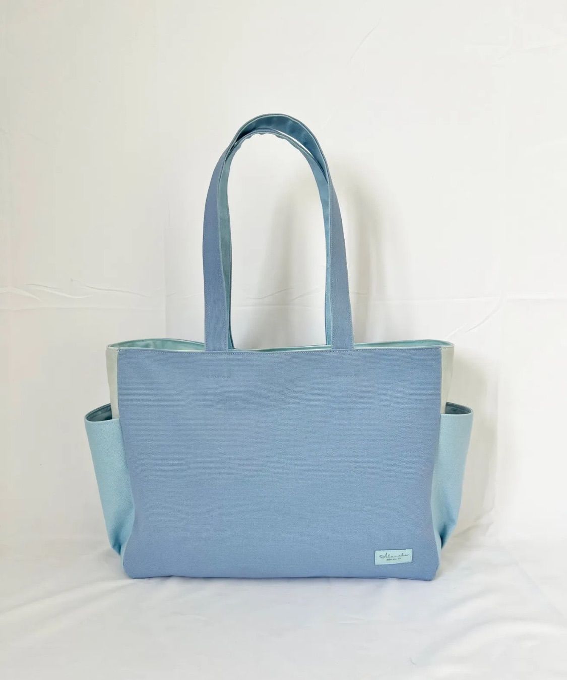 底板付き 肩掛けバッグ