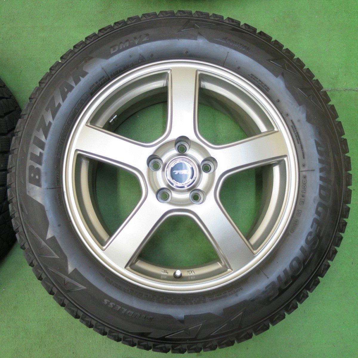 バリ溝!225/65R17 ブリヂストン ブリザック DM-V3 送料無料 バリ溝!225/65R17 ブリヂストン ブリザック DM-V3 送料無料