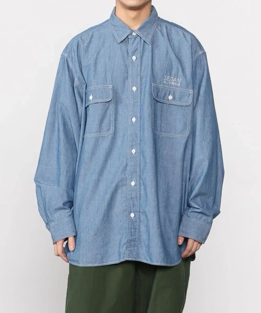 セダンオールインワンポーズ シャンブレーシャツ XL サイズ