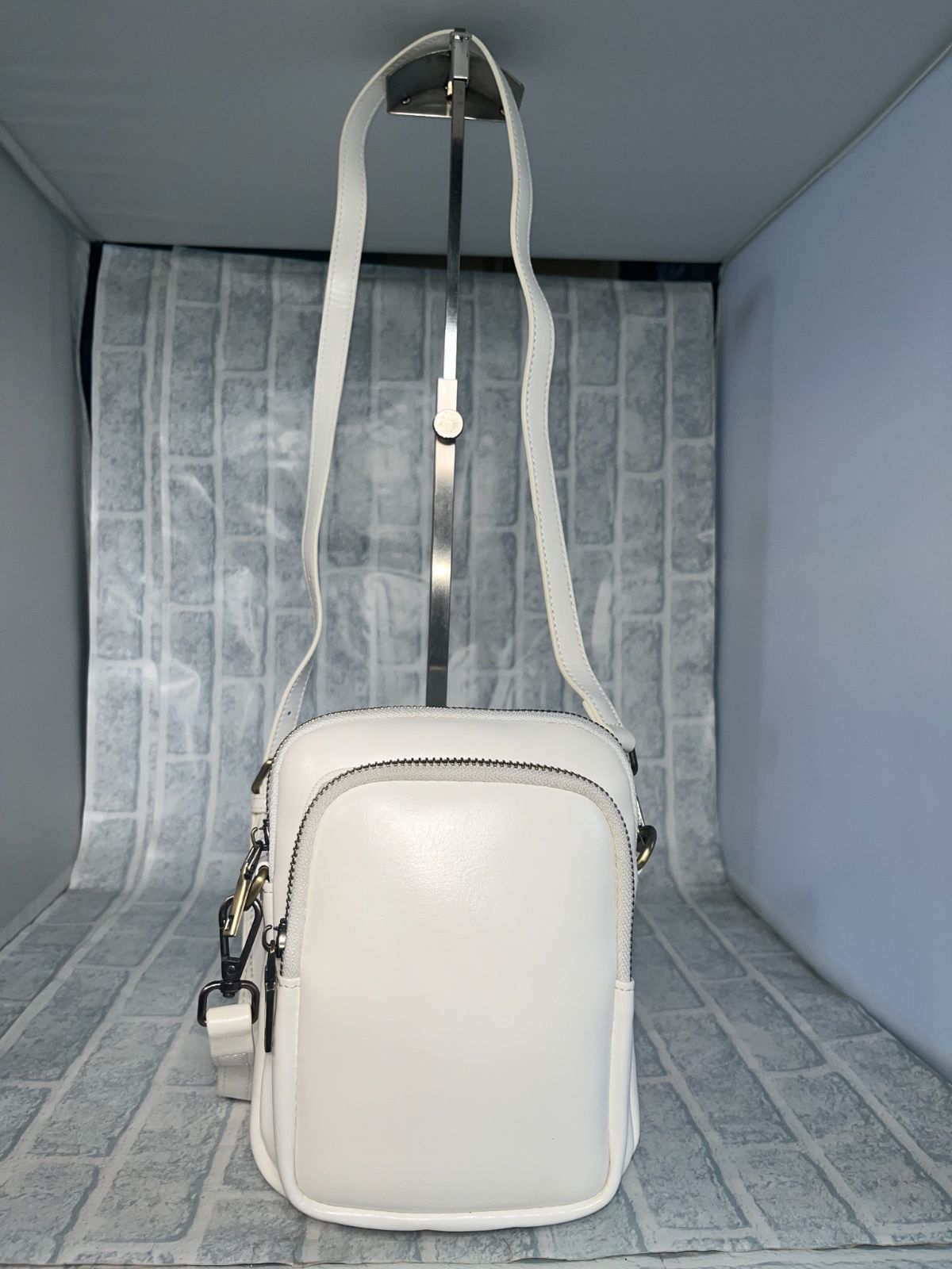 Rebecca ショルダーポシェット Wファスナー型 牛本革 トップグレードレザー ツヤありスムース レザー レディース メンズ LR-9241ホワイト 牛革 本革 レザー ポシェット ショルダーバッグ スマホポシェット ユニセックス 男女兼用