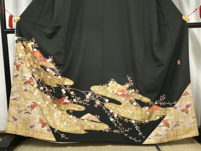 平和屋着物□豪華黒留袖 作家物 駒刺繍 扇面花文 金銀彩