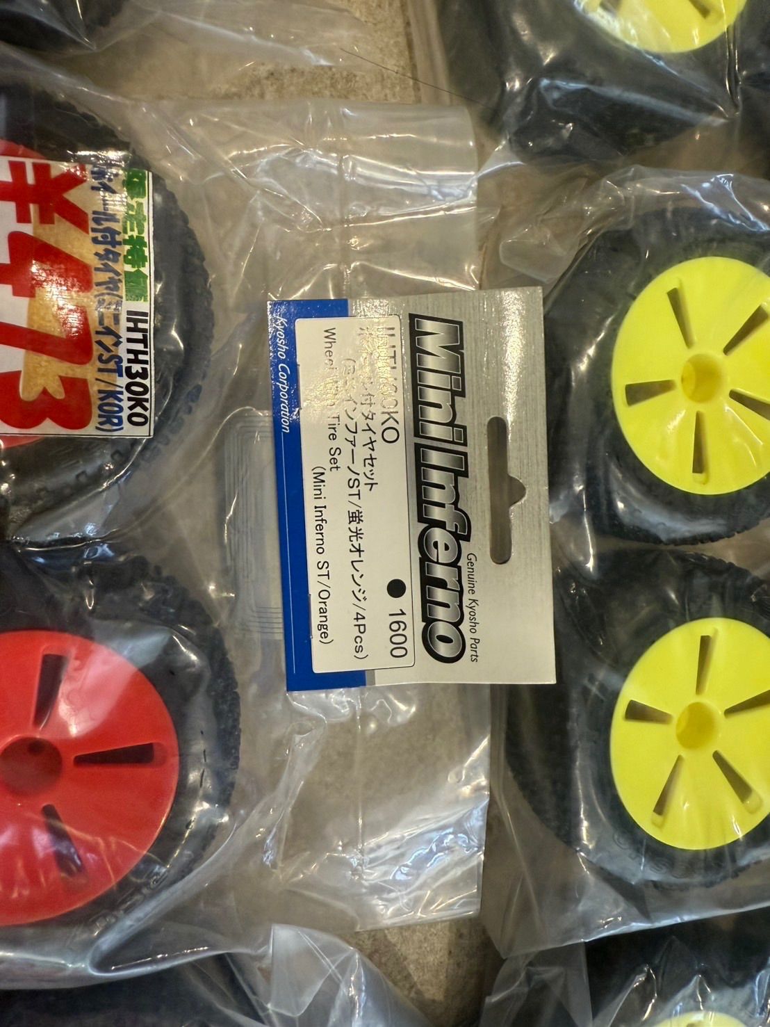 未開封 KYOSHO Mini Inferno ST09 純正 ホイール付タイヤセット 各色