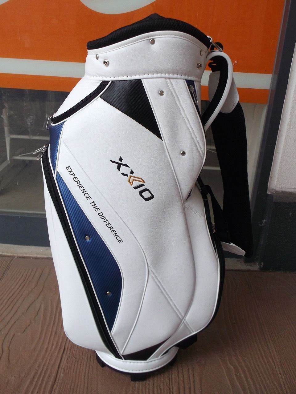 美品☆ XXIO GGC-X161 軽量モデル 9.5型 2.4㎏ ホワイト