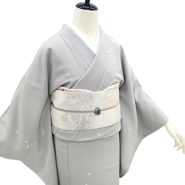 正絹・梅染め手描き友禅天目織様袷着物・紋なし・淡いグレー色 楽天市場】【新古品】 訪問着 着物 正絹 袷 ライトグレー 黒 桜