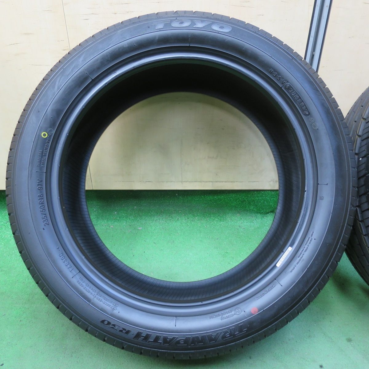 新車外し 235/50R18 トーヨー トランパス R30 2014年製 2本セット ① 