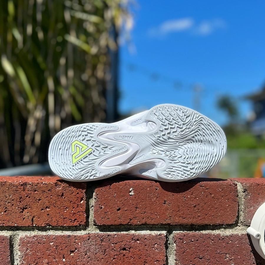 NIKE ZOOM FREAK 4 GS 'BARELY VOLT' ナイキ ズーム フリーク 4