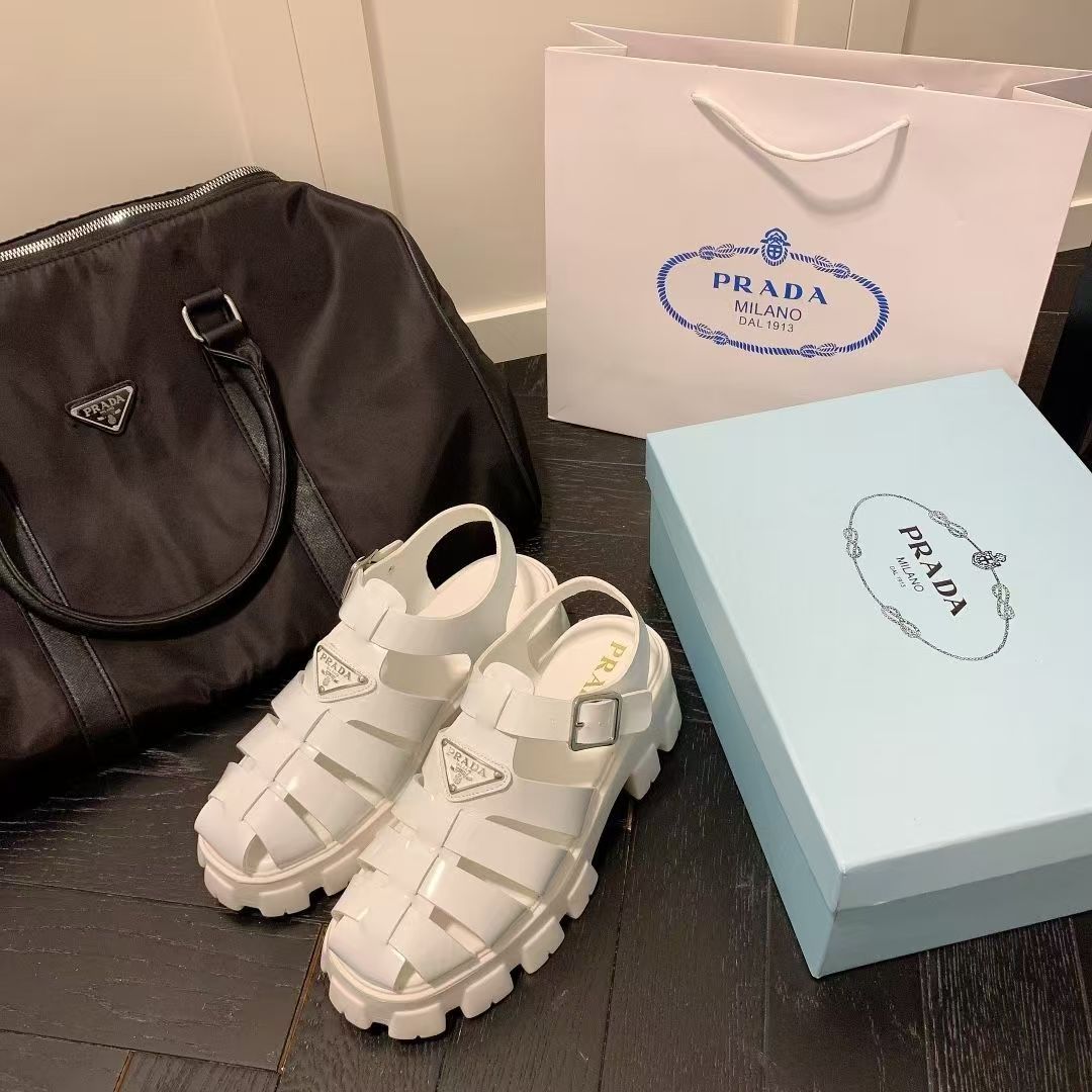 大人気！プラダ/PRADA フォームラバー サンダル 厚底 フィッシャーマン グルカサンダル 超美品 レディース☆メンズ ホワイト 新品未使用 -  メルカリ