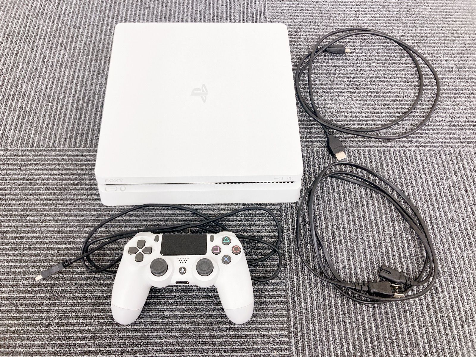 ！PlayStation 4  PS4 本体ホワイト500GB CUH2200A 【ゲーム機本体】【通電確認済み】