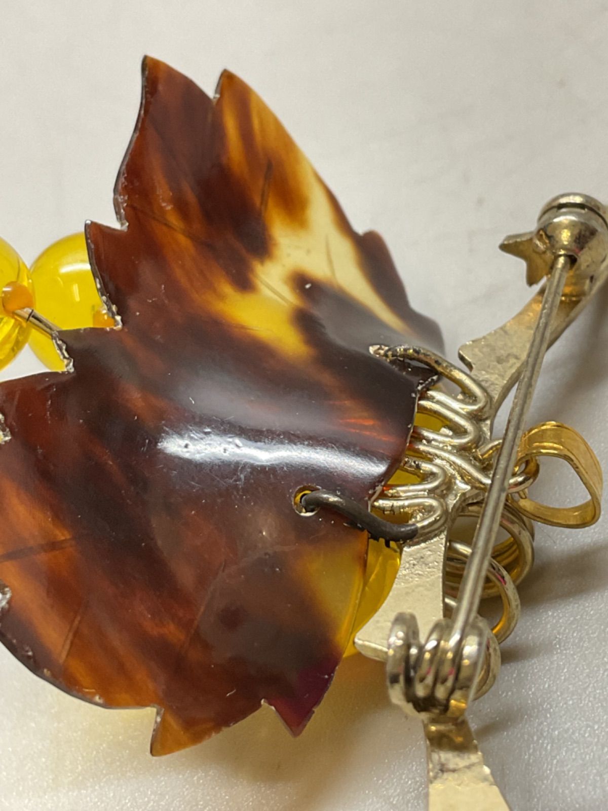 べっ甲琥珀 ブローチ 送料無料 本鼈甲（べっ甲）&琥珀ブローチ 7.5