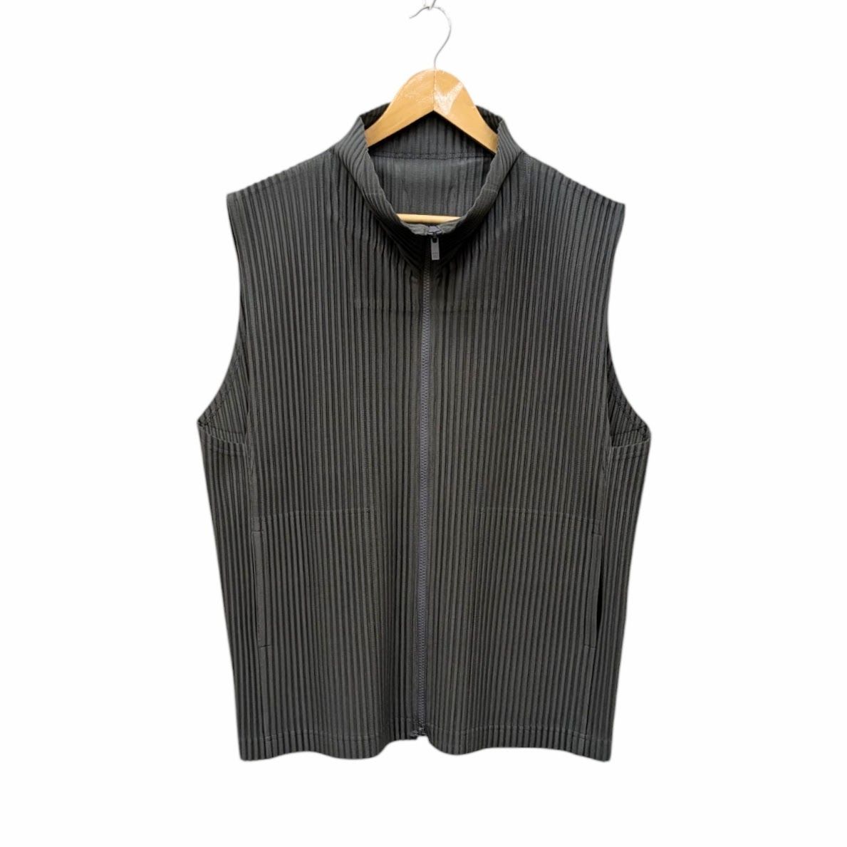 HOMME PLISS ISSEY MIYAKE MONTHLY COLOR MARCH オムプリーツ イッセイミヤケ 前開きジップベスト グレーカーキ サイズ 3