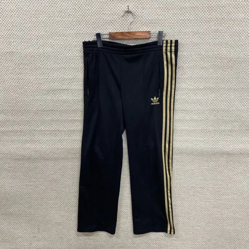 【雷市場（ポンジャン）商品韓国直送】 adidas(アディダス) ヨーロッパ ソードボーン トラックパンツ 90 C00827