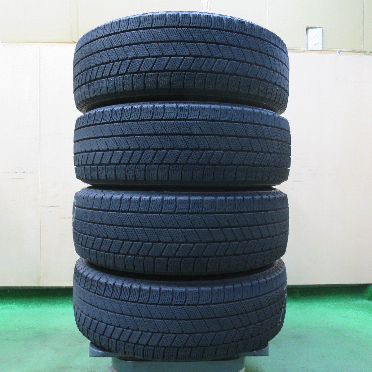 バリ溝！】スタッドレス4本 195/65R15 BLIZZAK VRX3 2022年製 バリ溝