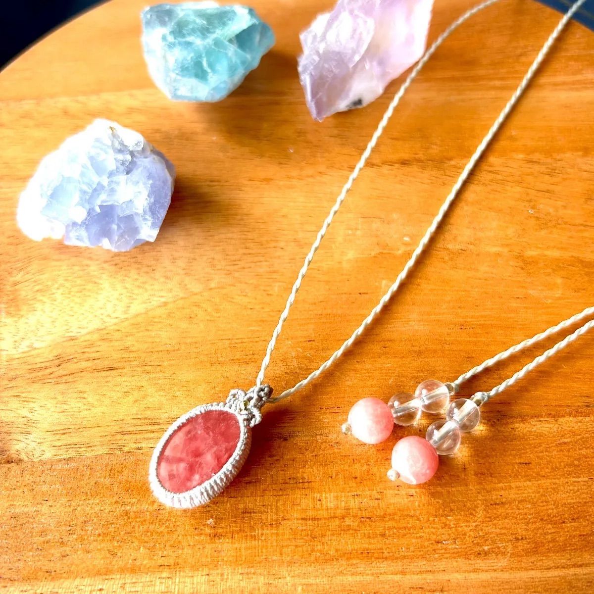 インカローズ マクラメ編み ネックレス 三日月インカローズマクラメ