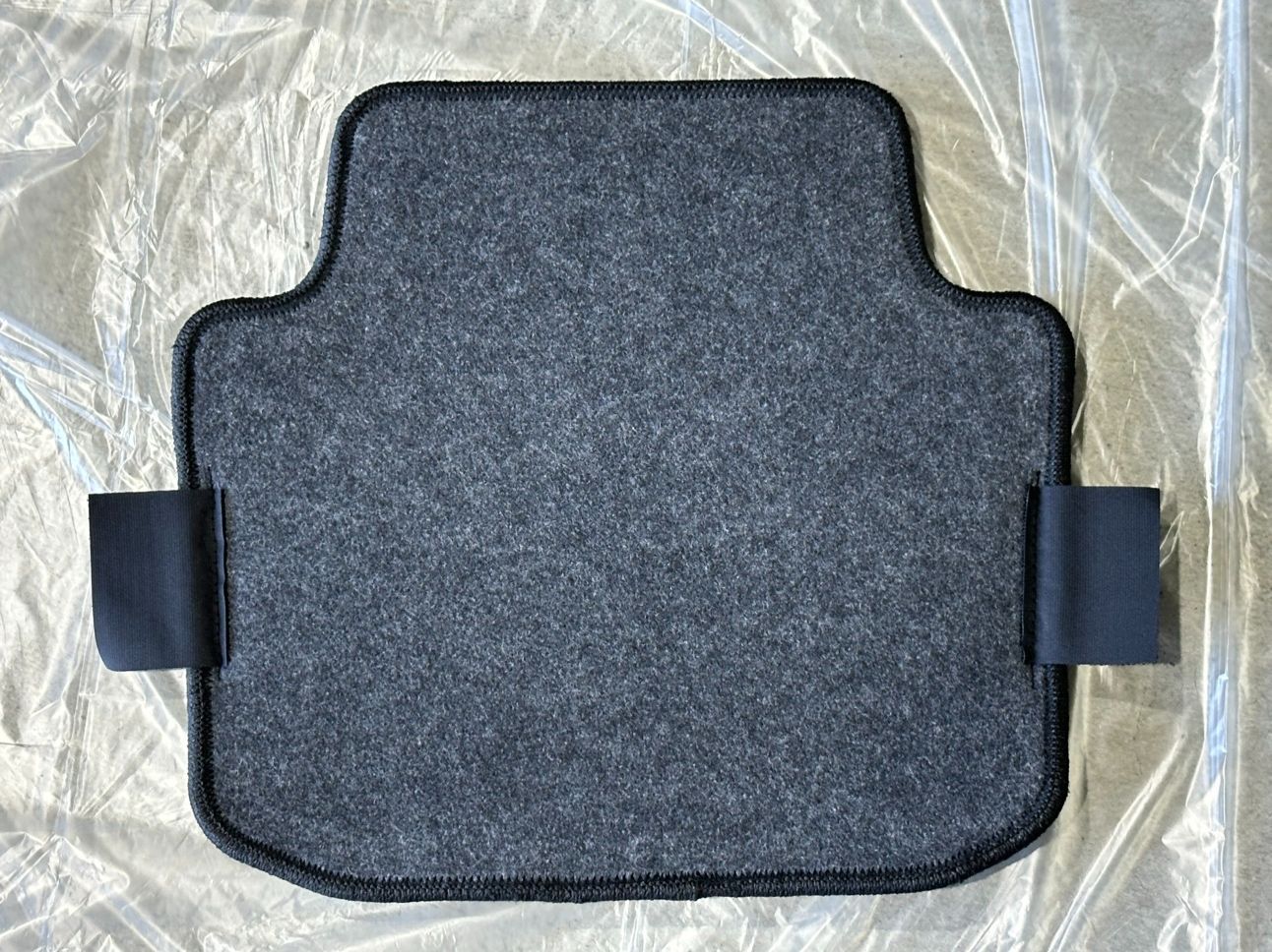 Mercedes Benz メルセデス ベンツメルセデス ベンツ 純正品 OEM GLEクラス V167 左ハンドル フロアマット 6枚セット M167 682 10 40MM9000 M167682 絨毯タイプ BRIGHTFACE_UK