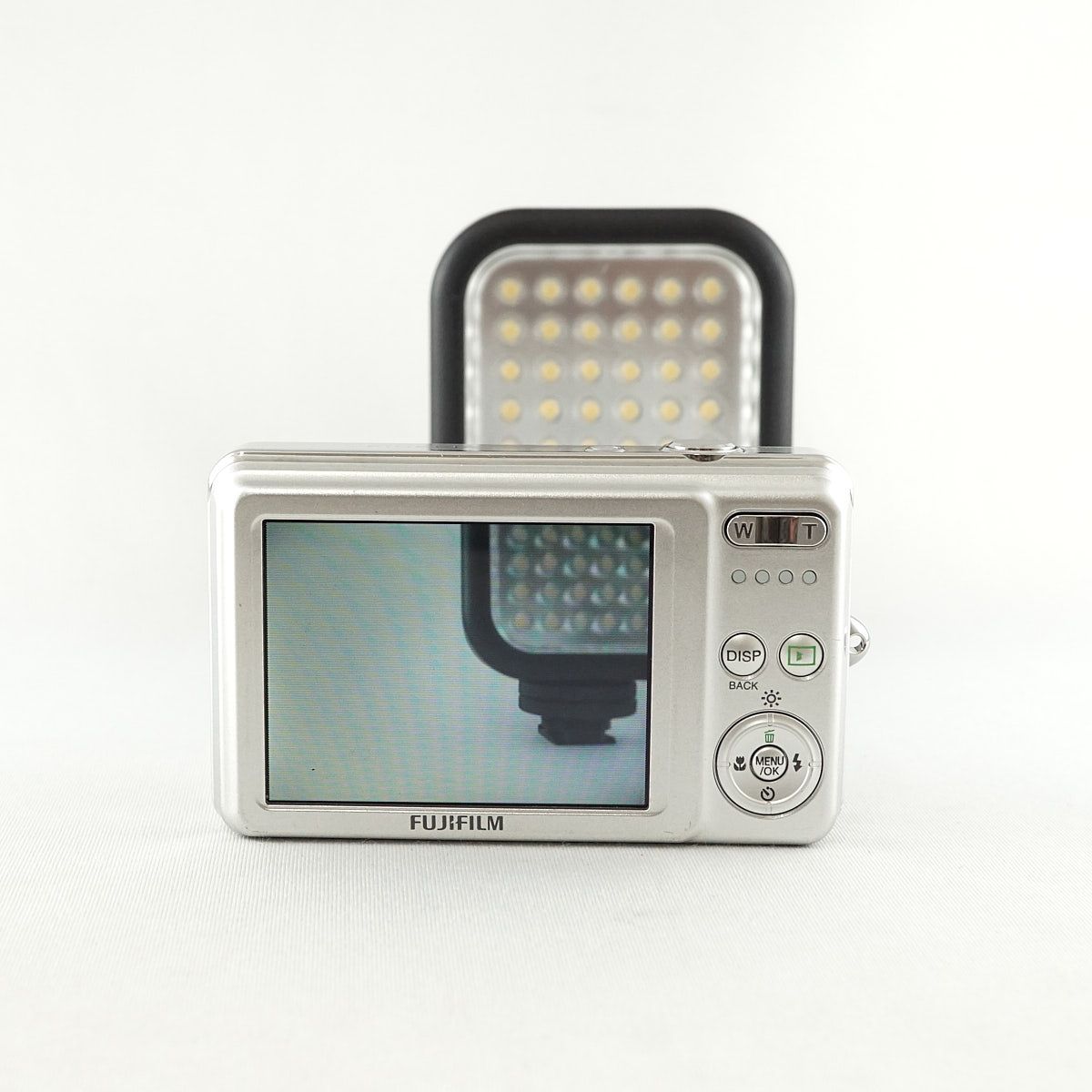 FUJIFILM FinePix J30 デジタルカメラ USED美品 光学3倍ズーム 1220万