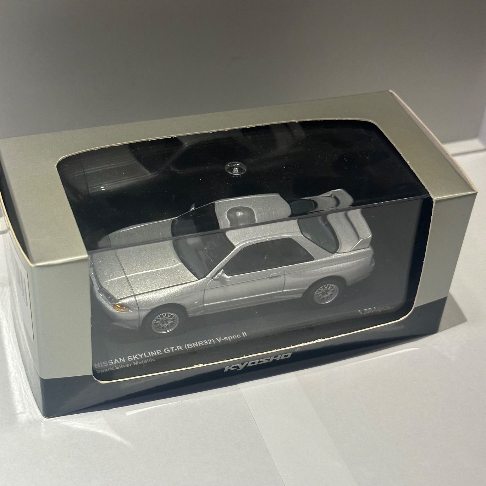 京商 - 【新品】京商★SKYLINE GT-R V-SPECⅡ BNR-34 ミニカー Amazon | 1/43 京商 スカイライン GT-R (BNR34) V-SpecⅡ White