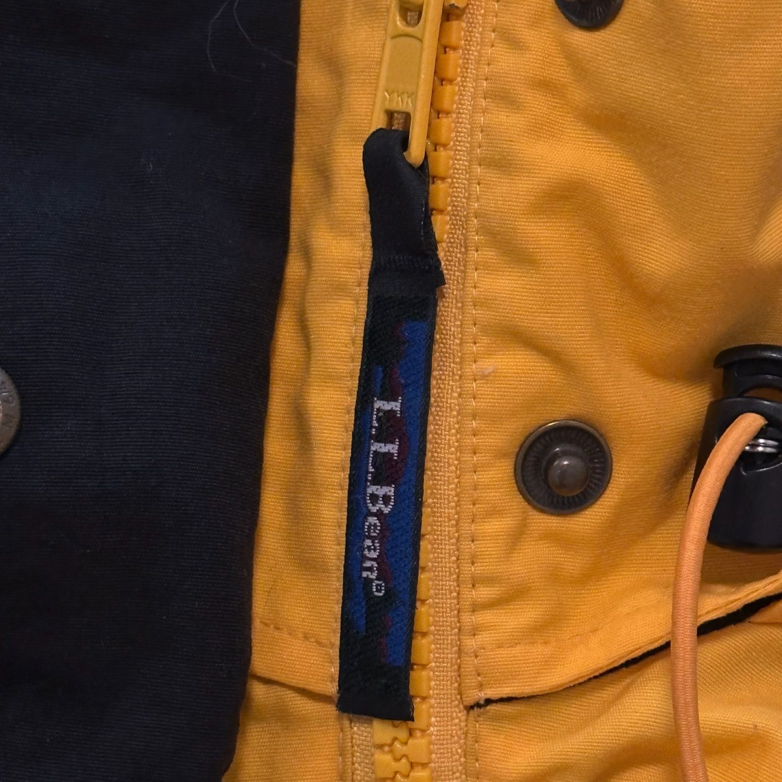 ナイロンジャケット