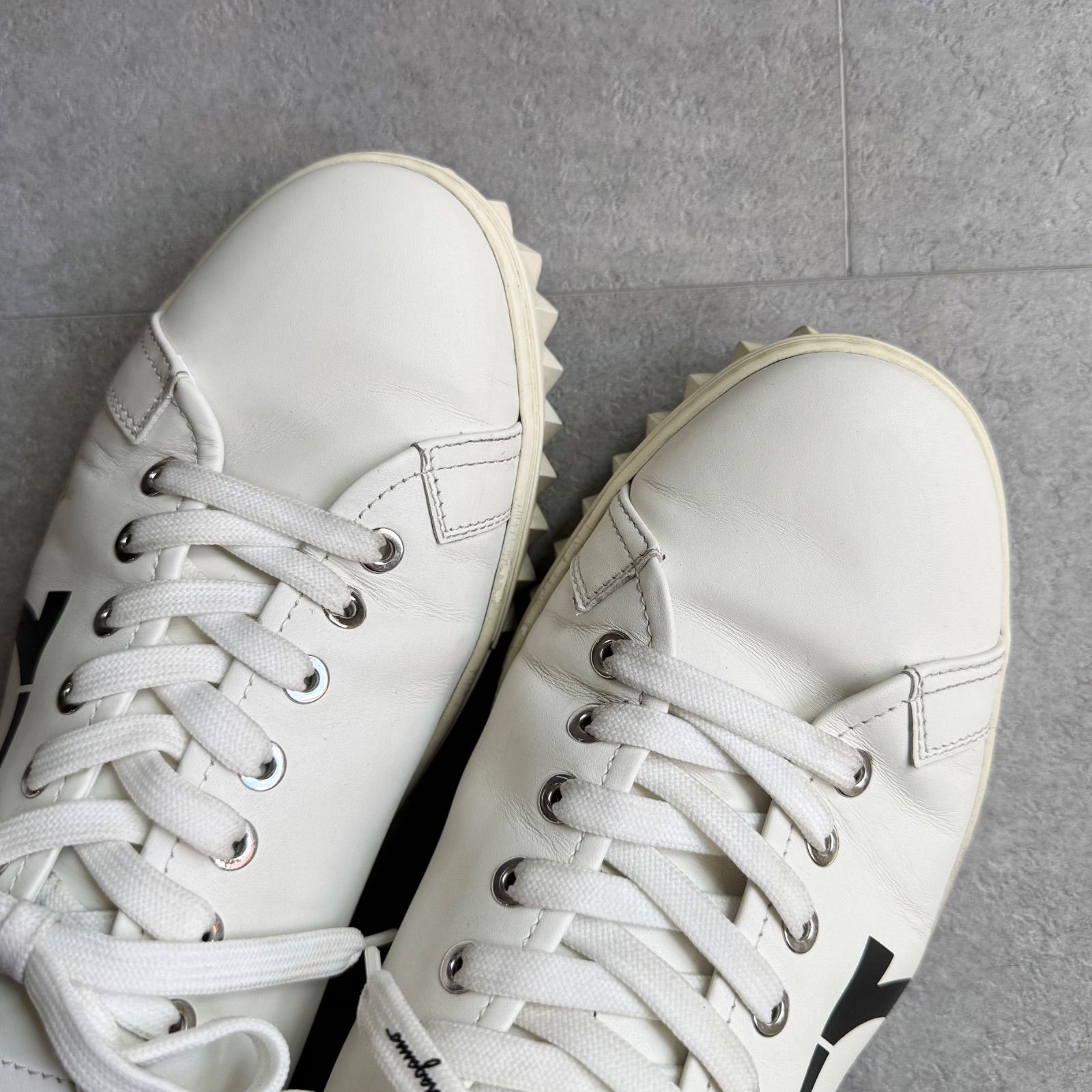 Salvatore Ferragamo レザースニーカー　白 SalvatoreFerragamo サルヴァトーレフェラガモ ガンチーニ