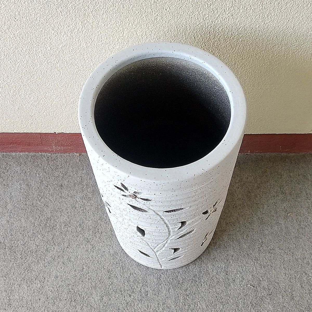 陶器傘立て 草花透かし彫り ホワイト 信楽焼 ヤマタツ陶業 TK-715