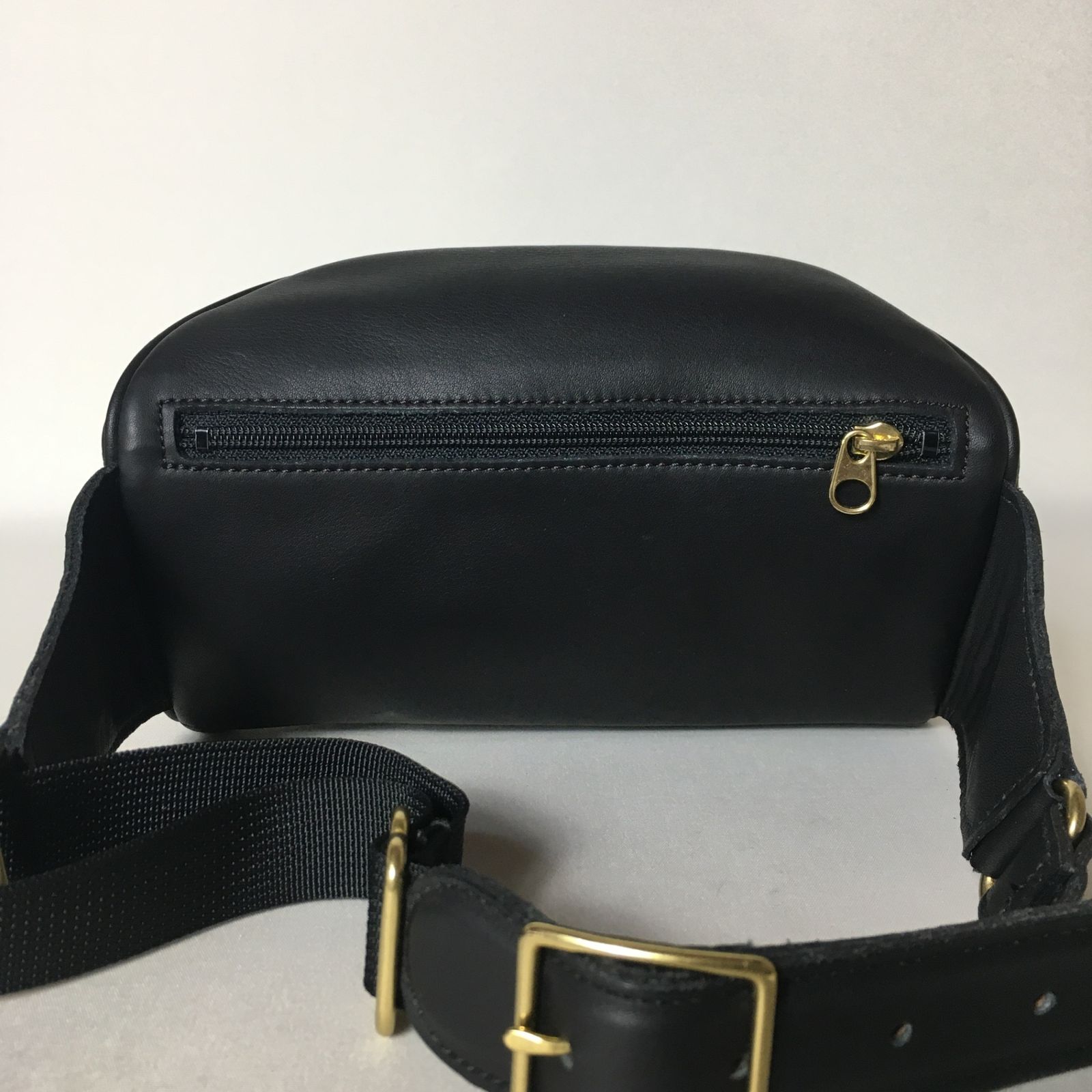 レザー ブラック