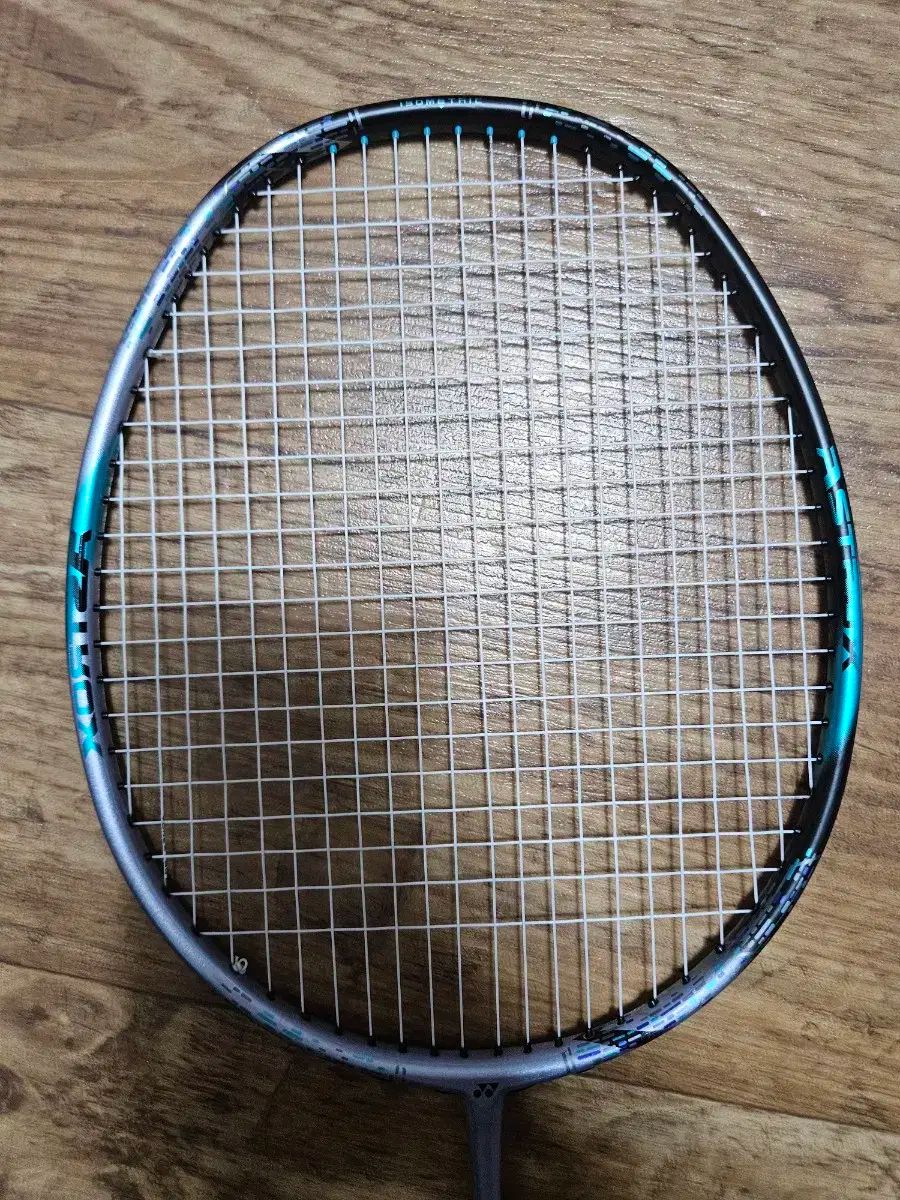 YONEX