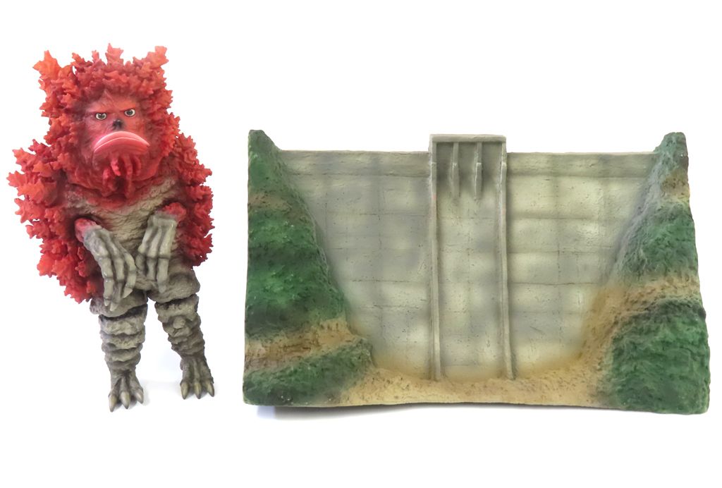品多く 中古】フィギュア ガラモン(熊谷ダム付き) 「ウルトラQ」 CCP1/6 特撮