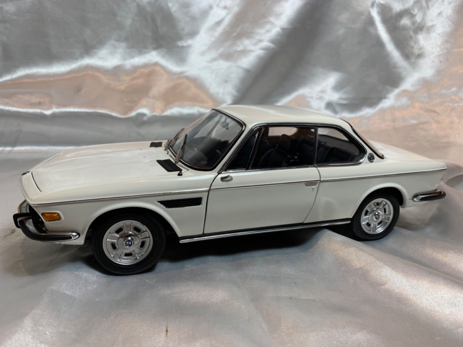 150.☆値下げしました☆オートアート BMW 3.0 CSI/CSL 1/18 - メルカリ